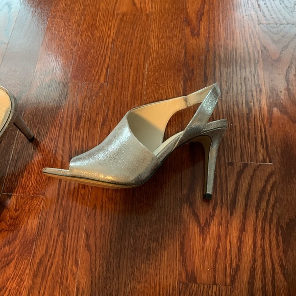 Vince Camuto Crasantha Heels in Metallic Pewter Suede, Size 6.5 - Picture 2 of 5